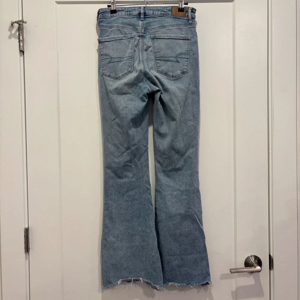 American Eagle Distressed Flare Jeans Light Wash Raw Hem Womens 8 Regular
